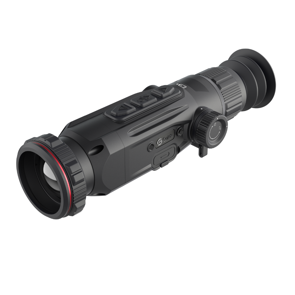 Guide Nova N635S thermal riflescope, three-quarter front view of the 35 mm F0.9 objective, top control buttons and eyecup