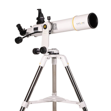 Sidara Nano 90 close-up: refractor on the Nano mount head with slow-motion cables, diagonal and SkyAssist phone bracket
